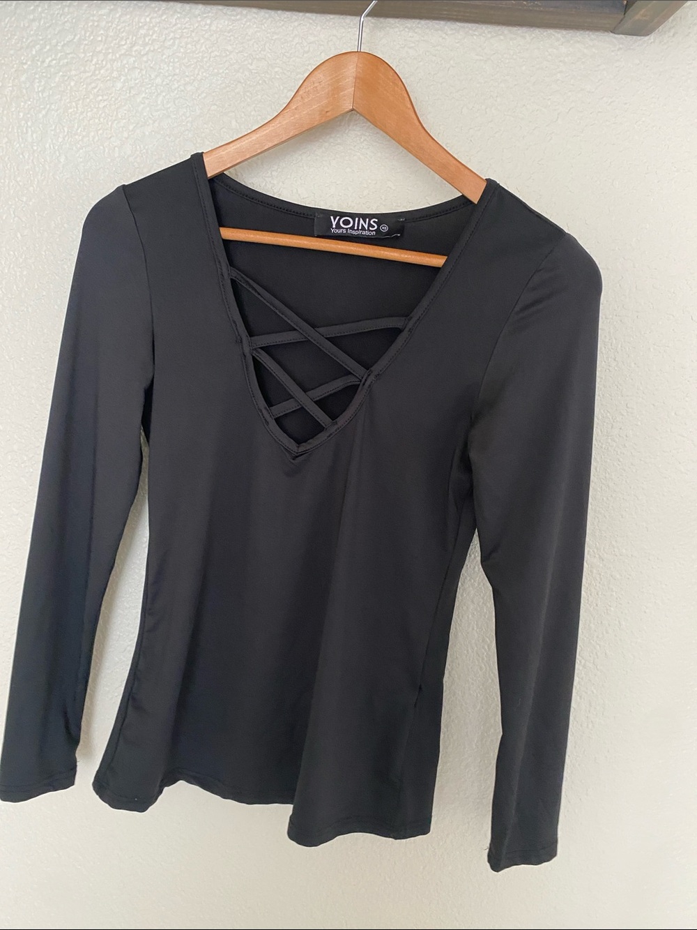 YOINS Black Long-Sleeve Crisscross V-Neck Top